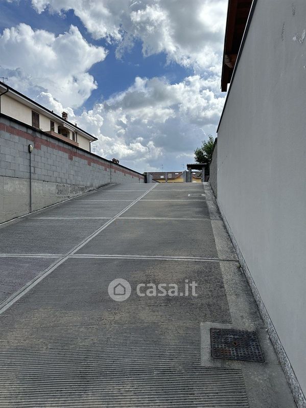 Garage/Posto auto in Vendita in a Santo Stefano Ticino