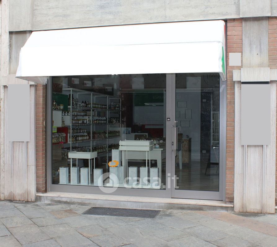 Negozio/Locale commerciale in Affitto in Via Cavour 62 a Fidenza