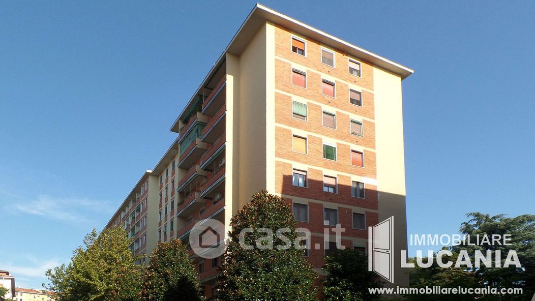 Appartamento in Vendita in Via F.LLI ROSSELLI 13 a Milano