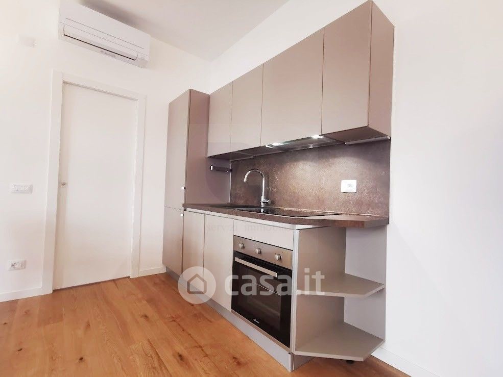Appartamento in Affitto in Viale Tunisia 43 a Milano