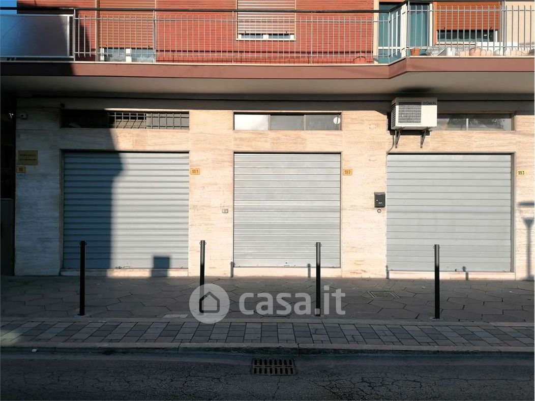 Negozio/Locale commerciale in Vendita in Via dei Marsi 59 a Pescara