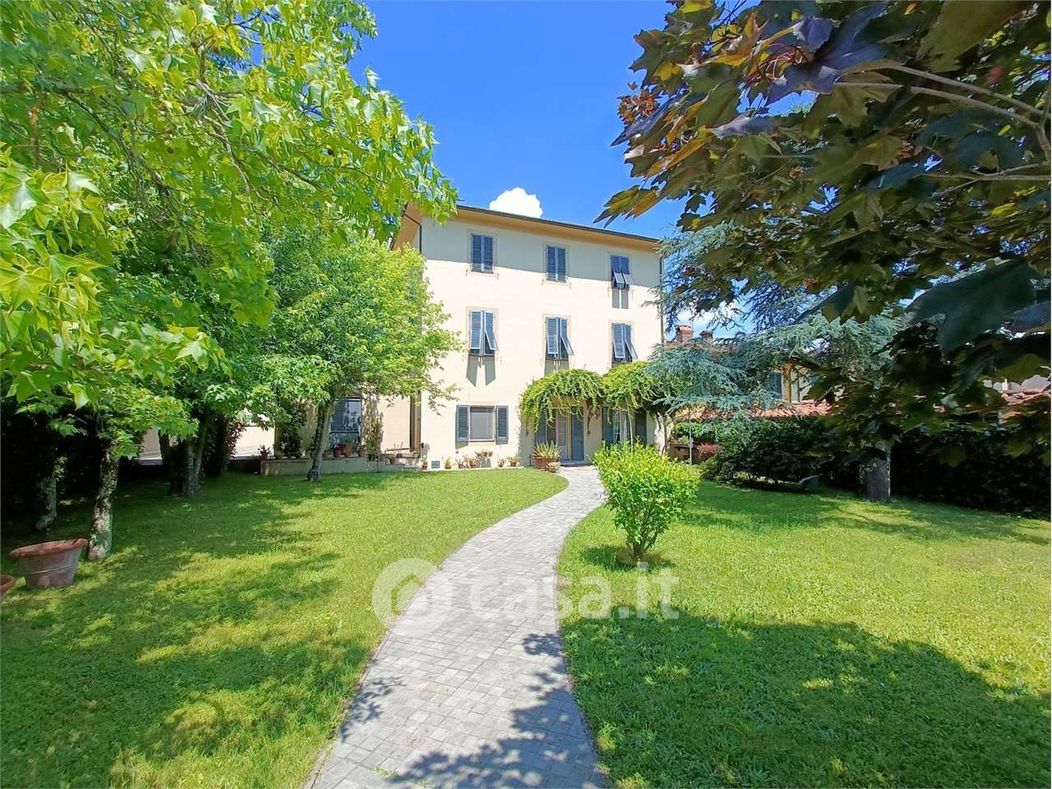 Villa in Vendita in Via di Sant'Alessio 2500 a Lucca