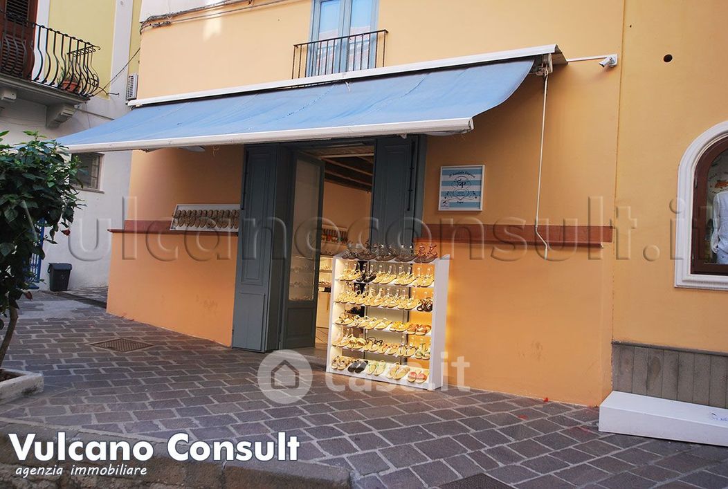 Negozio/Locale commerciale in Affitto in Via Giuseppe Garibaldi 17 a Lipari