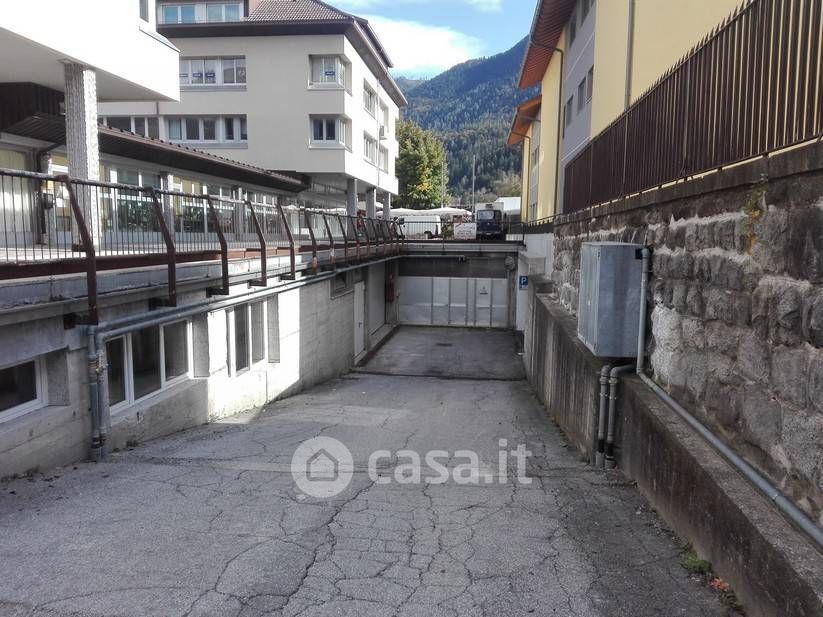 Garage/Posto auto in Affitto in Viale Dante Alighieri a Tione di Trento