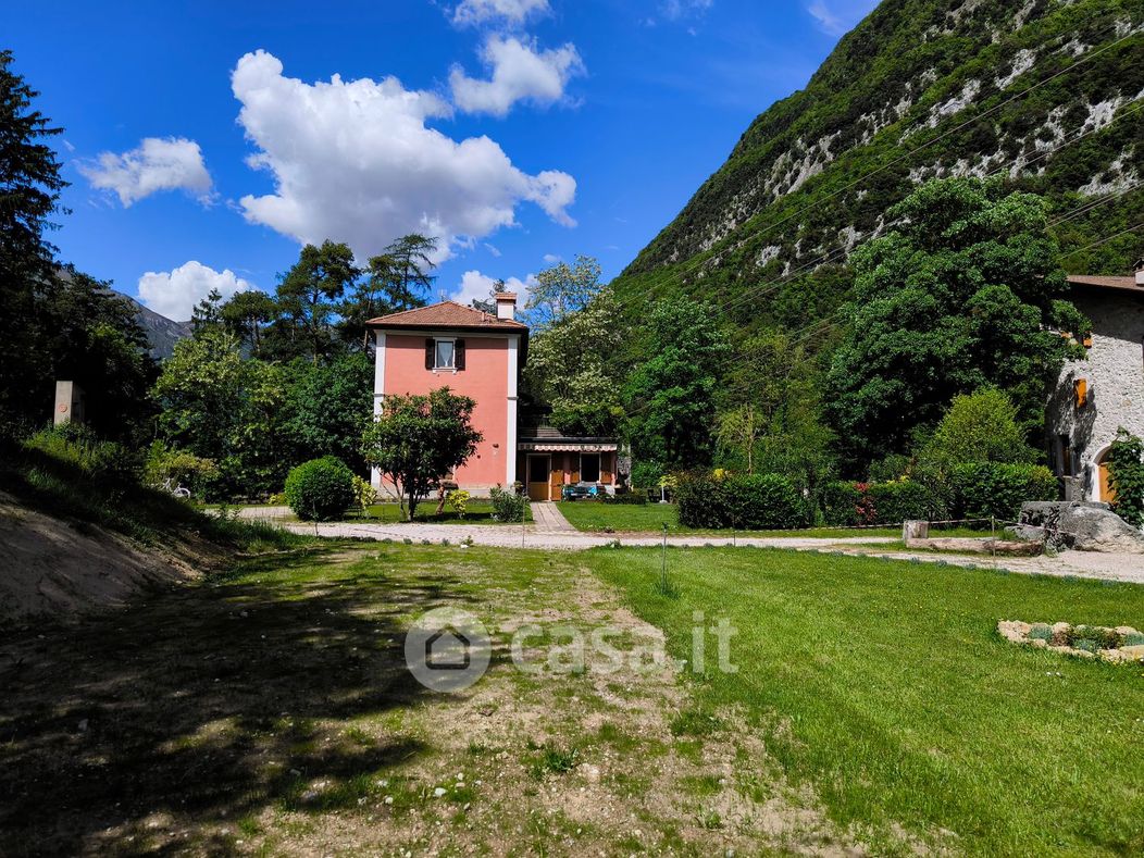 Villa in Vendita in Via per la Casìna a Madruzzo