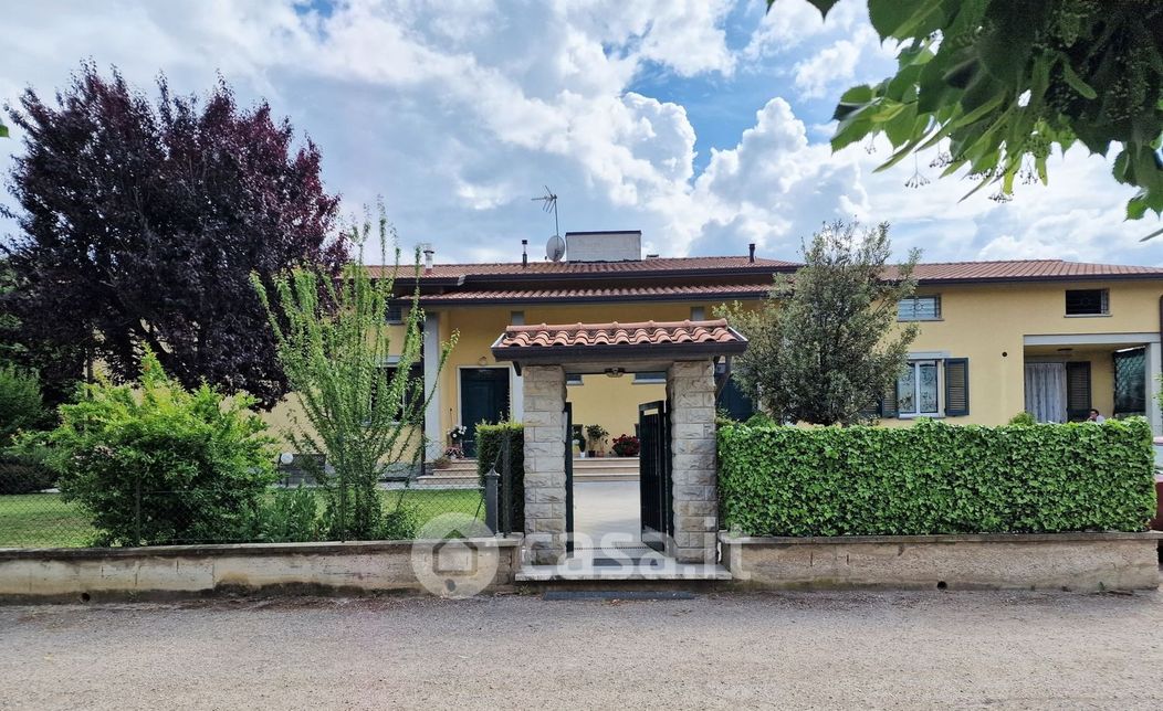 Villa in Vendita in Strada Butinale Ventia 16 a Perugia