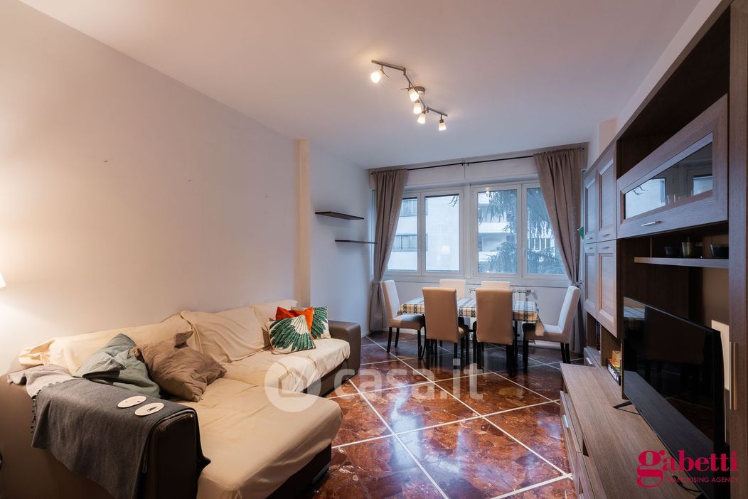 Appartamento in Vendita in Via Beldiletto 2 a Milano