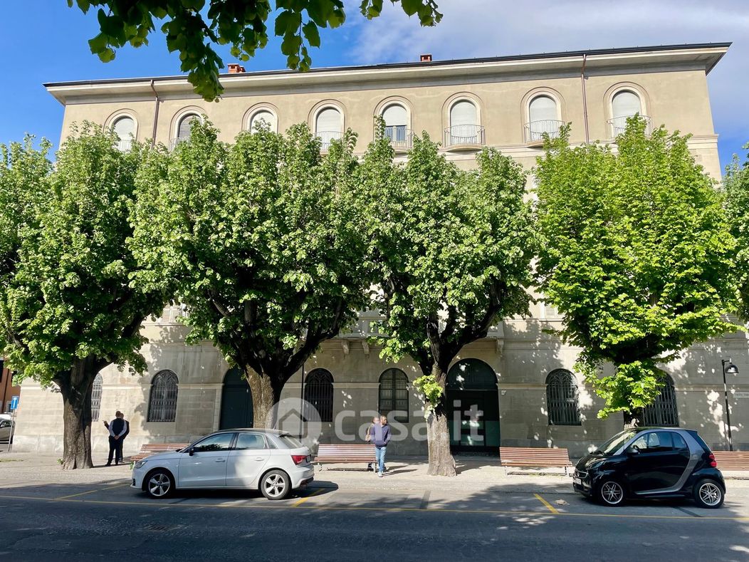 Palazzo in Vendita in Piazza Roma 9 a Como