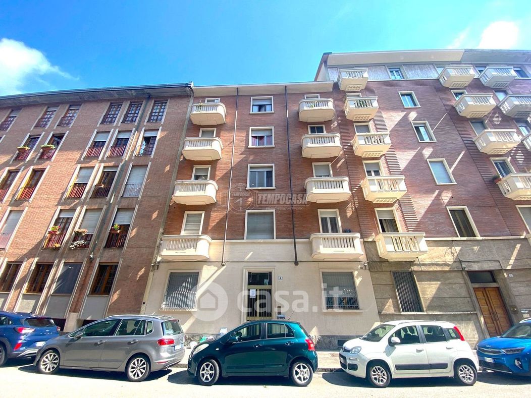 Appartamento in Vendita in Via Arona 4 a Torino