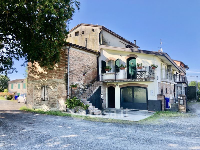 Casa Bi/Trifamiliare in Vendita in Via Milane a Medesano