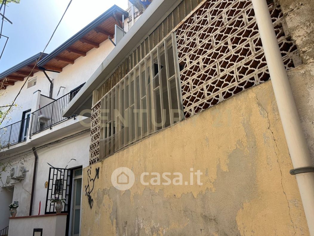 Casa Bi/Trifamiliare in Vendita in Via Comunale Santo 250 a Messina