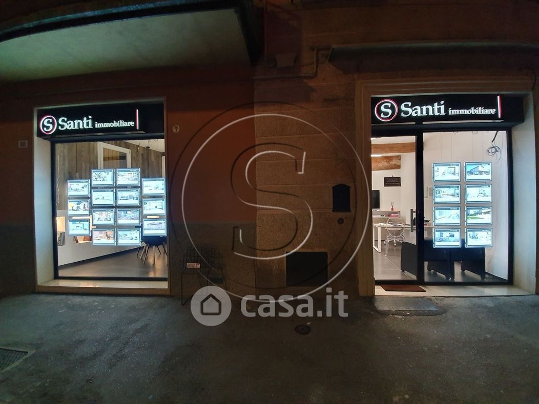 Negozio/Locale commerciale in Affitto in Via Castiglione 90 a Bologna