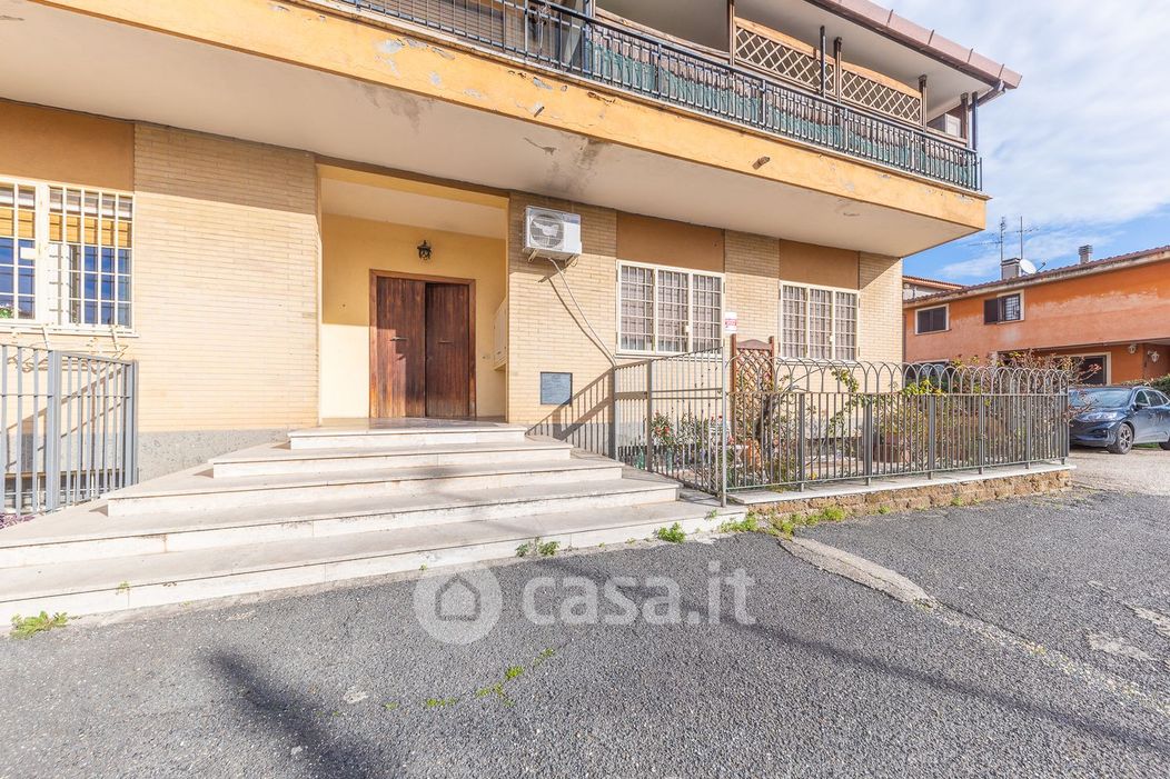 Appartamento in Vendita in Via Acqualandroni 39 a Roma