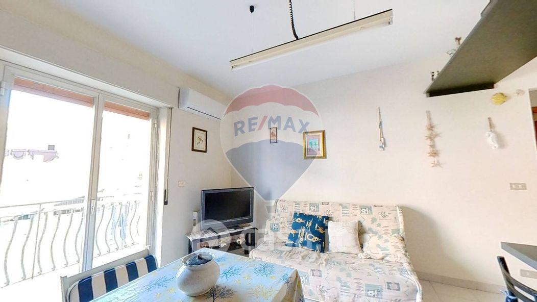Appartamento in Affitto in Via Firenze 11 a Giardini-Naxos