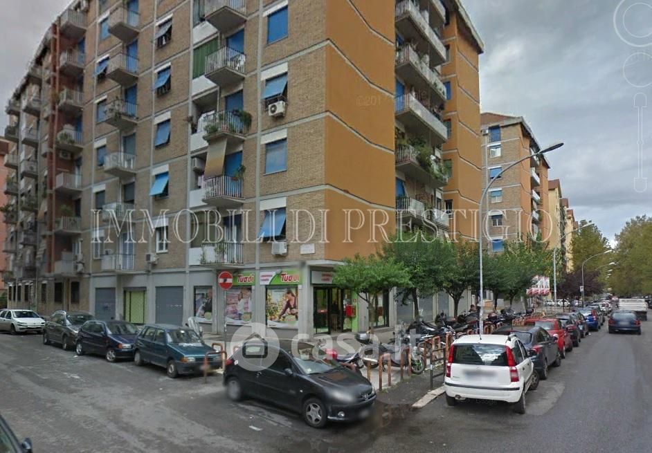 Negozio/Locale commerciale in Vendita in Via Flavio Stilicone a Roma