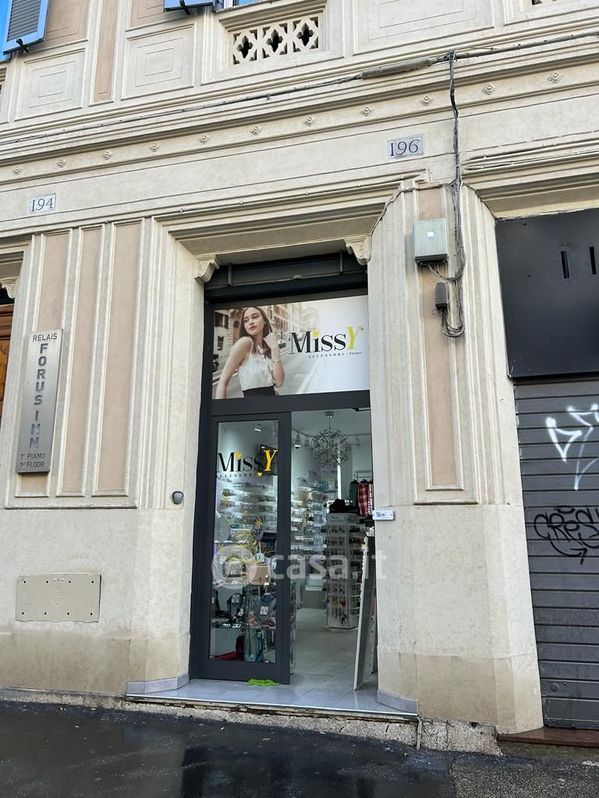 Negozio/Locale commerciale in Vendita in Via Cavour a Roma