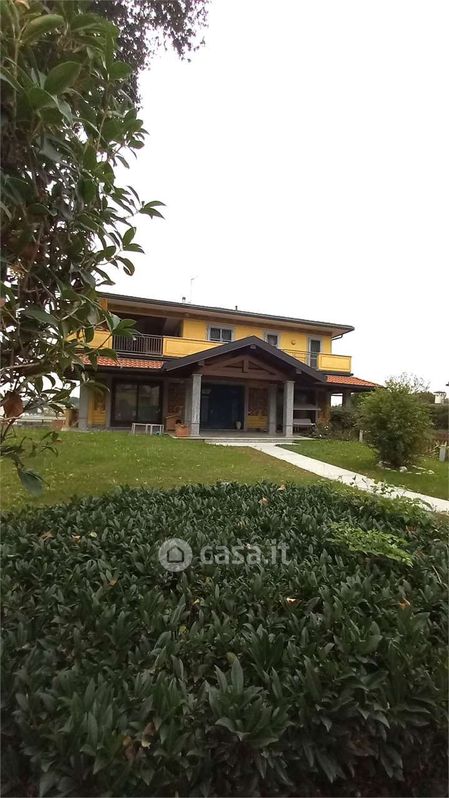 Villa in Affitto in Via Como 7 a Cantù