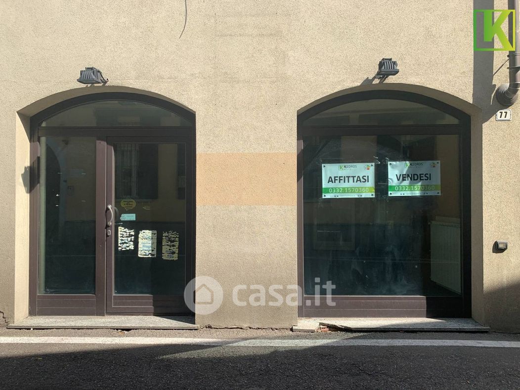 Negozio/Locale commerciale in Affitto in Via C. B. Cavour 77 a Saronno