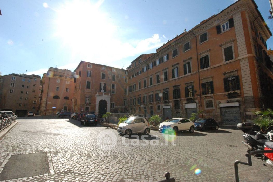 Appartamento in Affitto in Piazza delle Cinque Scole 23 a Roma