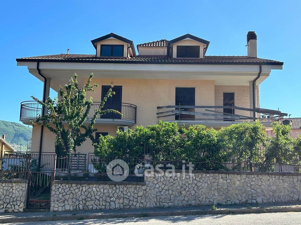 Appartamento in Vendita in Via Oreste Granozio a Giffoni Valle Piana