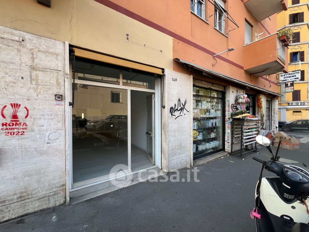 Negozio/Locale commerciale in Vendita in Via Di Casalbertone a Roma