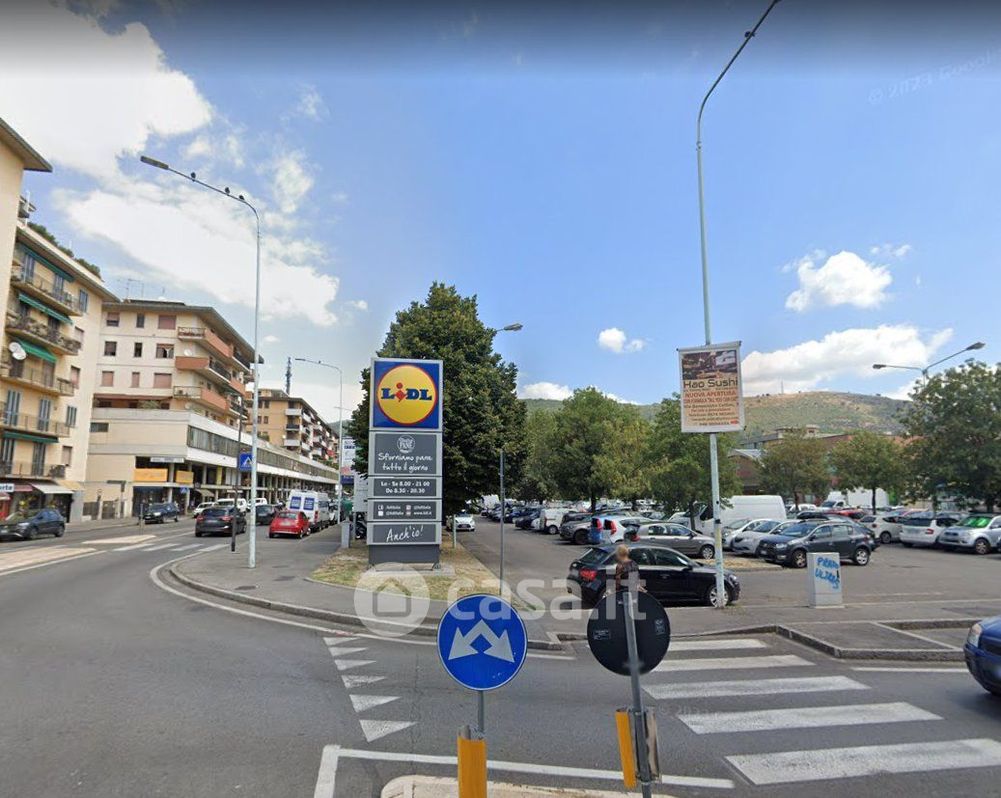 Negozio/Locale commerciale in Vendita in Viale della Repubblica a Prato