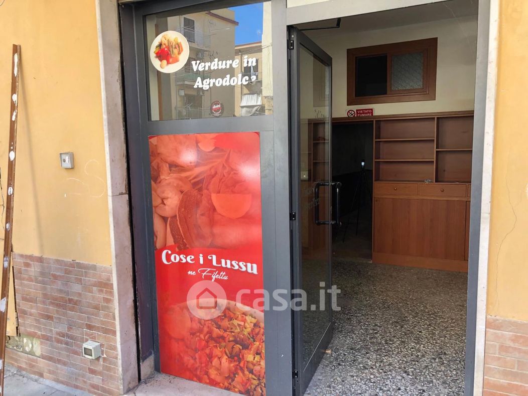 Negozio/Locale commerciale in Vendita in Via Montalbo a Palermo