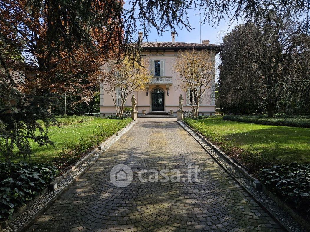Villa in Vendita in Viale Monte Grappa 2 a a Treviglio
