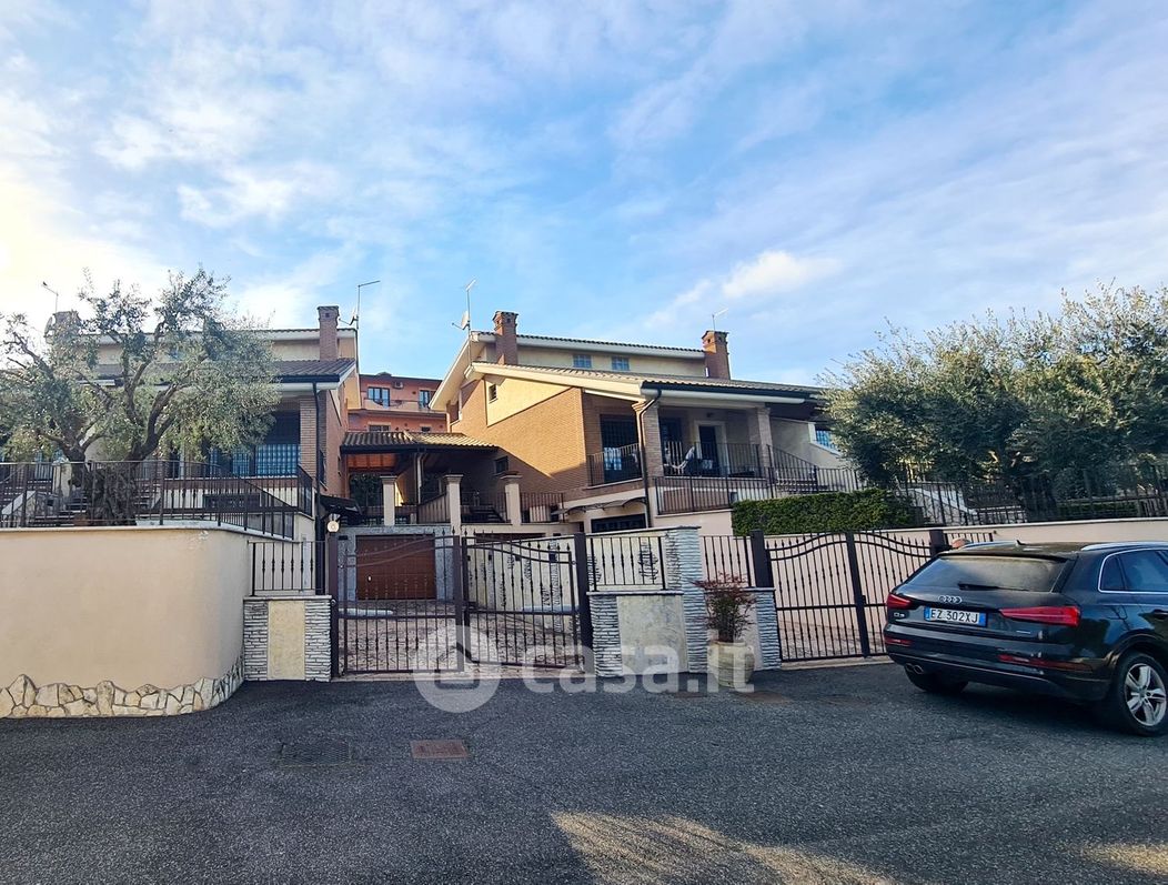 Villa in Vendita in Via Don Umberto Terenzi a Roma