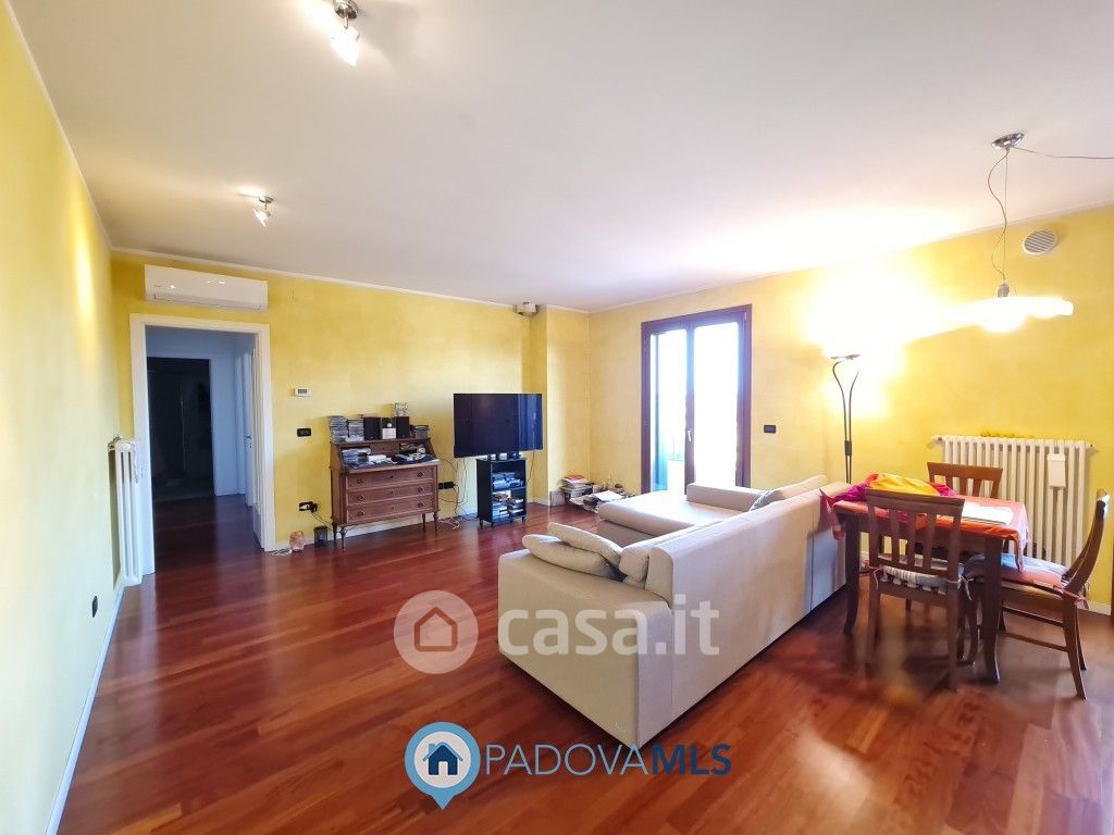 Appartamento in Vendita in Via Ca' Rasi a Padova