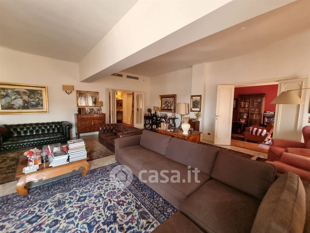 Appartamento in Vendita in Via Camillo Benso Cavour a Piacenza