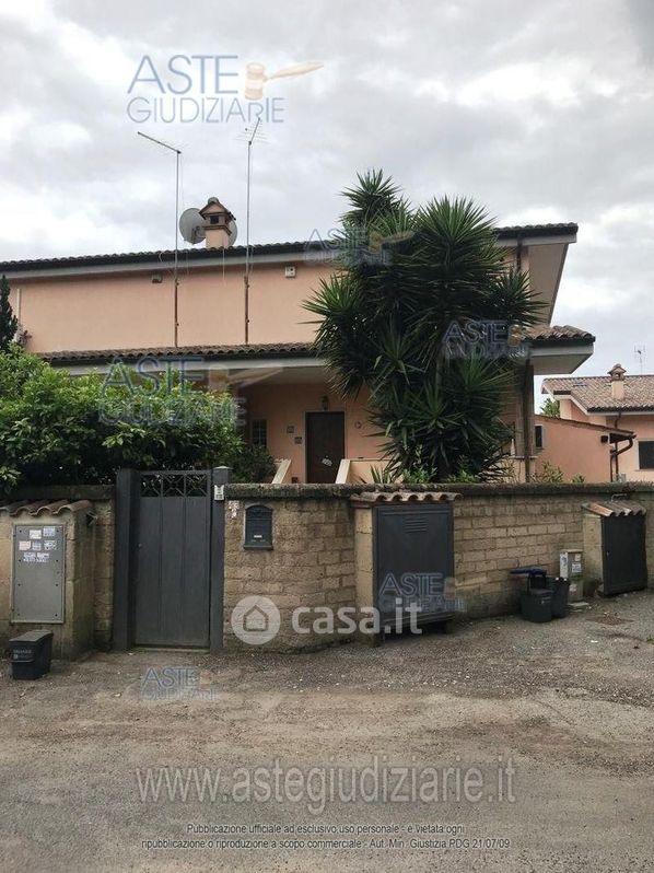 Casa Bi/Trifamiliare in Vendita in Via Alessio Olivieri 43 a Roma