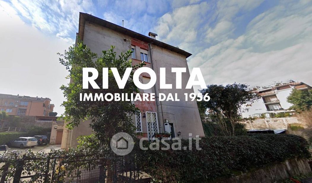 Appartamento in Vendita in Via Ferentano 35 a Roma