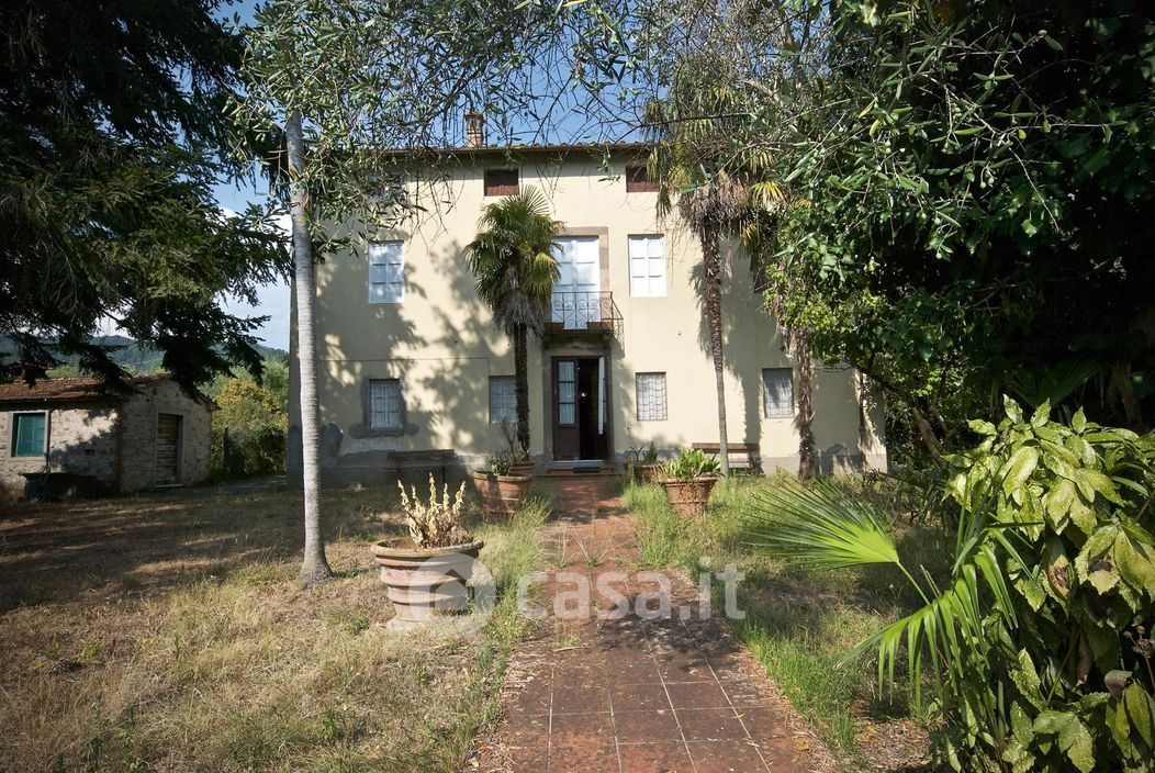 Villa in Vendita in Via per Camaiore Traversa 5° a Lucca