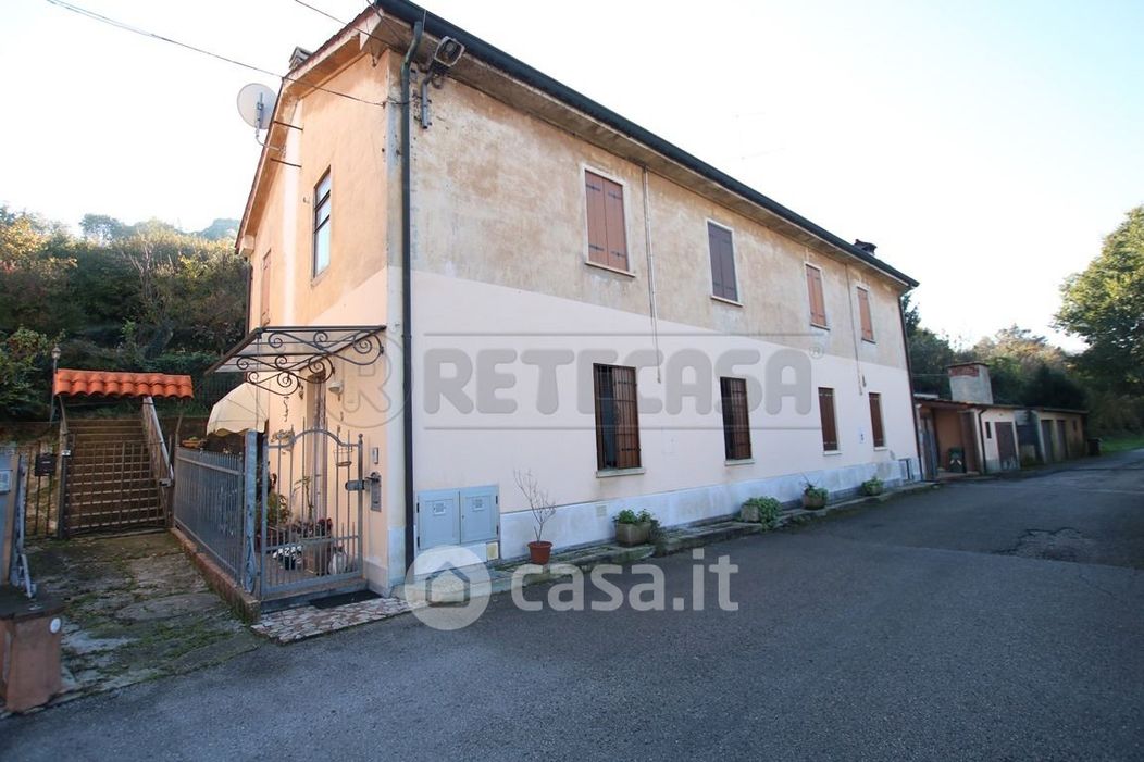 Casa Bi/Trifamiliare in Vendita in Strada Val di Bugano a Vicenza