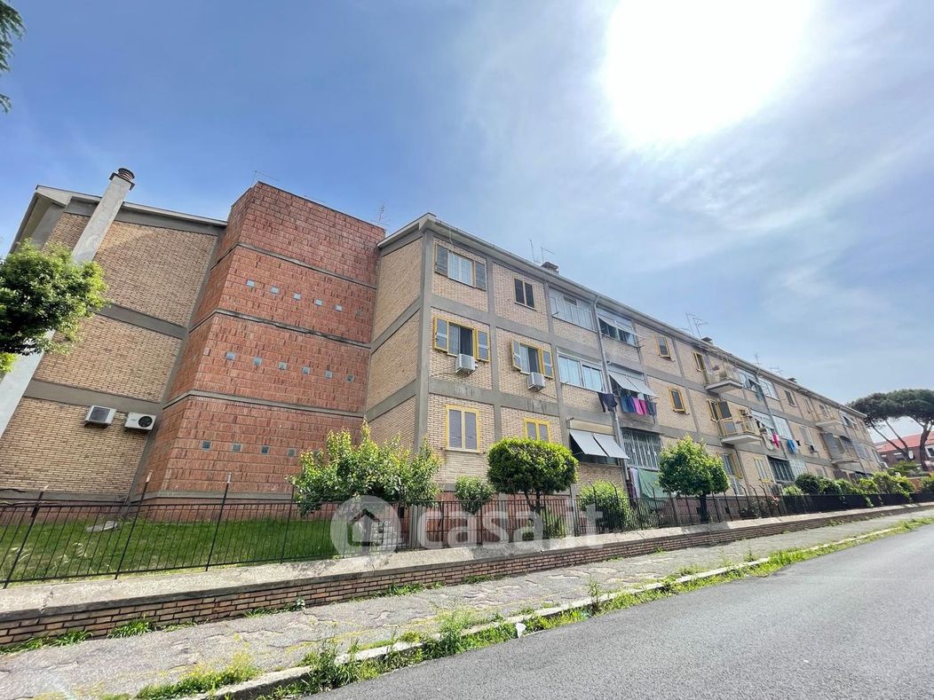 Appartamento in Vendita in Via Marforio a Roma