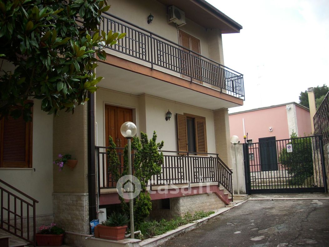 Casa indipendente in Vendita in Via Convento a Cassano delle Murge