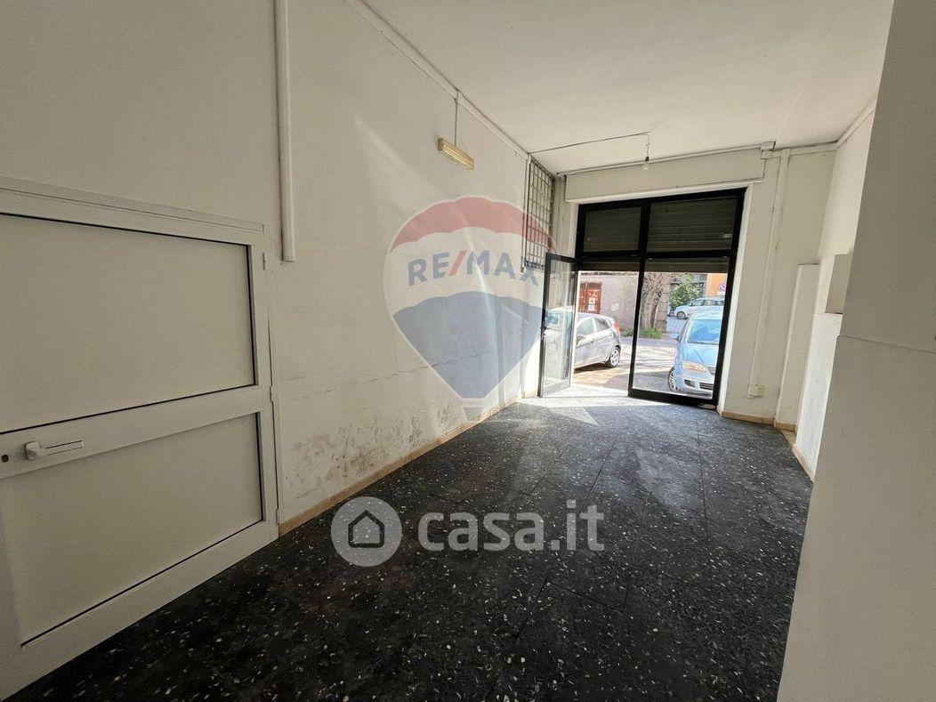 Negozio/Locale commerciale in Affitto in Via Francesco Baracca 14 a Viterbo