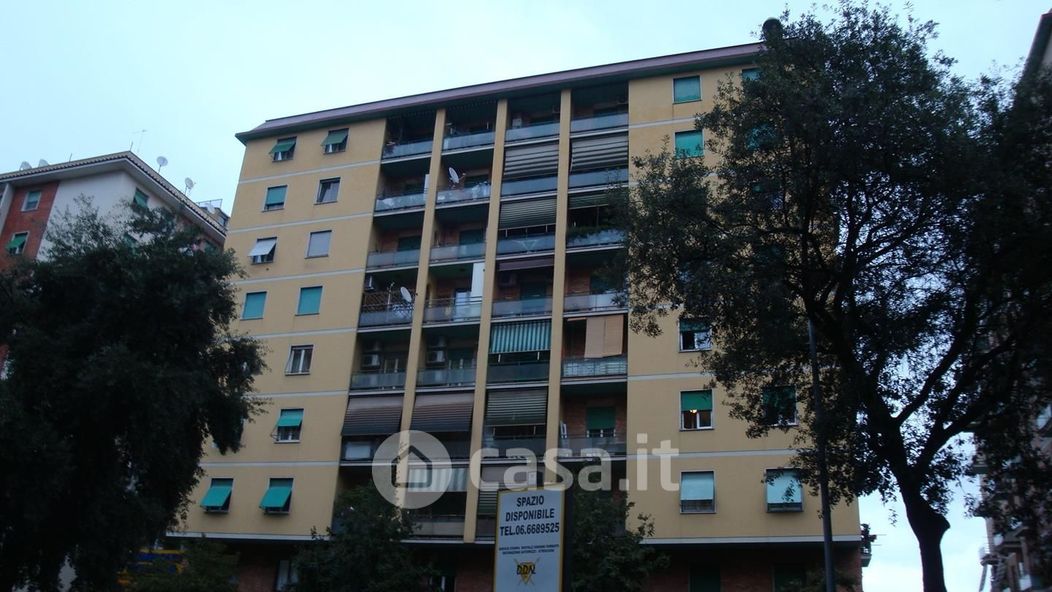 Appartamento in Vendita in Viale Guglielmo Marconi 57 a Roma