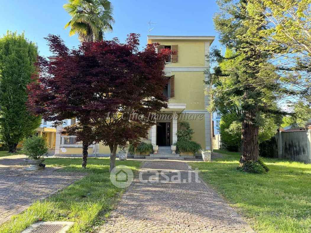 Casa Bi/Trifamiliare in Vendita in Strada del Sabbione 38 a Novara