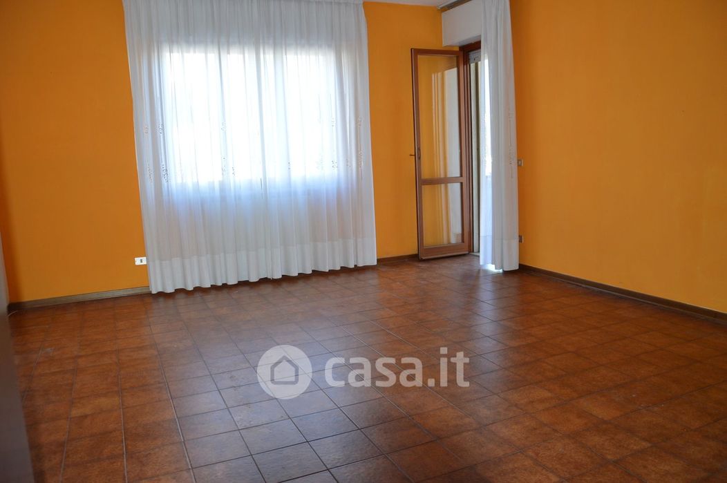 Appartamento in Vendita in Via Manrico Ducceschi a Lucca