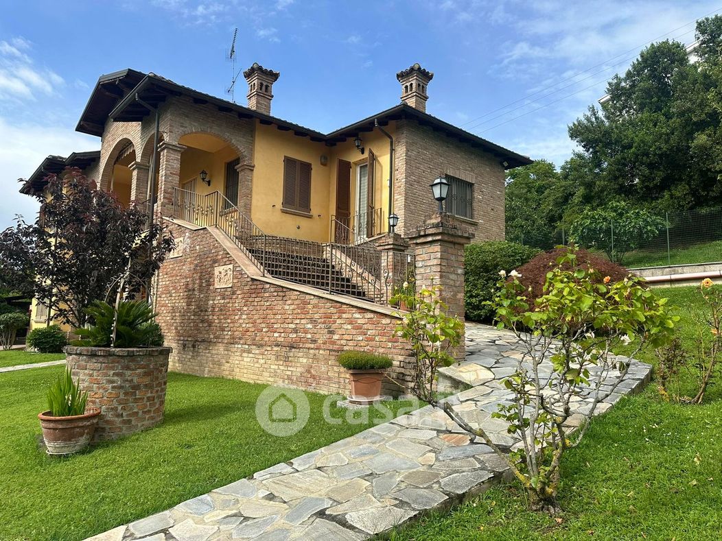 Villa in Vendita in Fratelli Cairoli a Torricella Verzate