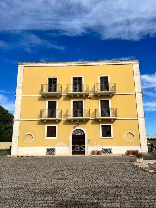 Stabile / Palazzo in Affitto in Via FEDERICO II DI SVEVIA a Gioia del Colle