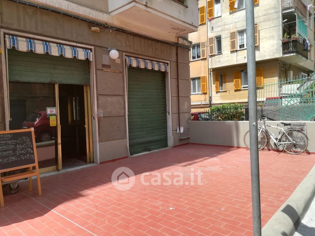 Negozio/Locale commerciale in Affitto in Via Camillo Vianson 2 a Genova