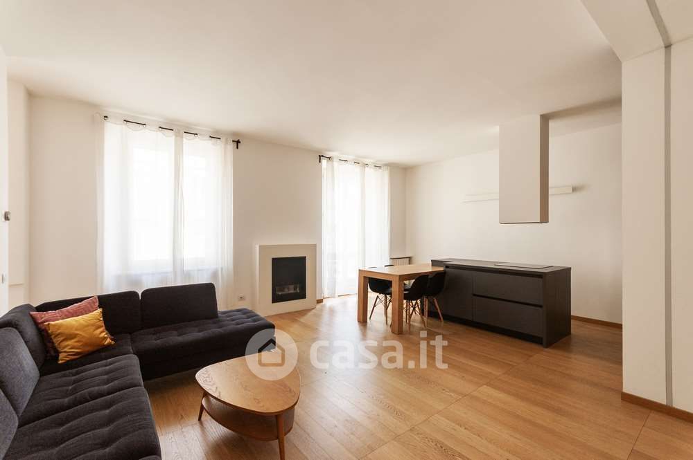 Appartamento in Vendita in Via Lecco 10 a Milano