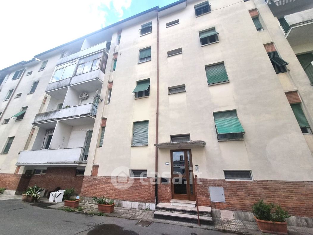 Appartamento in Vendita in Via Delle Cornacchie 927 /B a Lucca