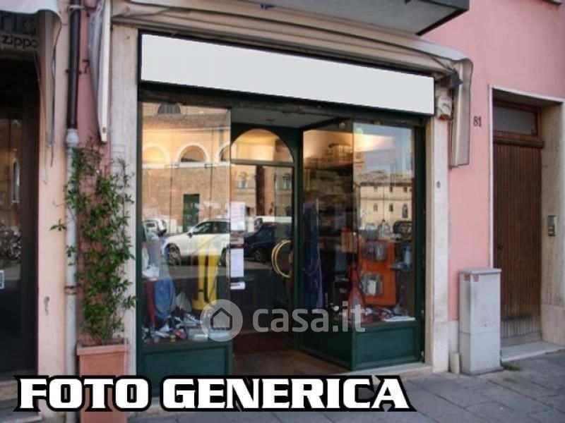 Negozio/Locale commerciale in Vendita in Via Ernesto Codignola a San Miniato