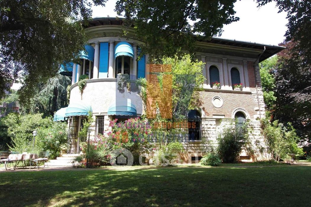 Villa in Vendita in Via Massimo d'Azeglio 16 a Brescia