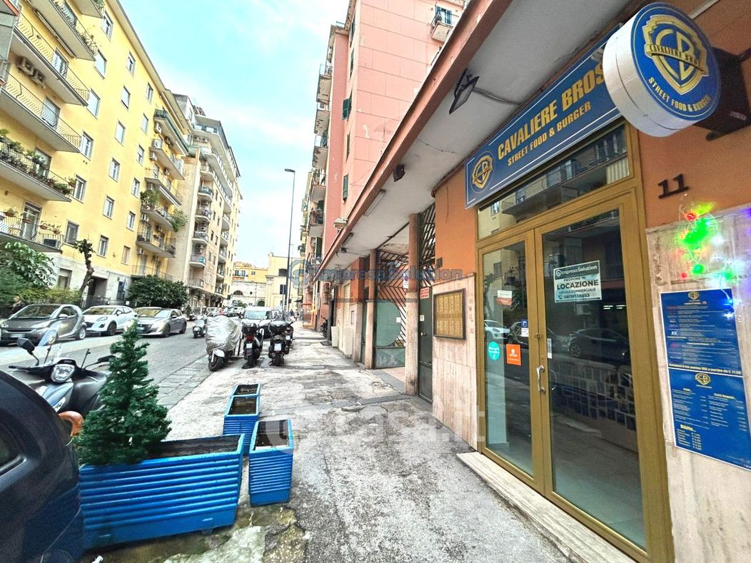 Negozio/Locale commerciale in Affitto in Via Santa Maria della Libera a Napoli