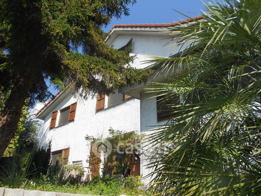 Villa in Vendita in Via della Costiera a Genova